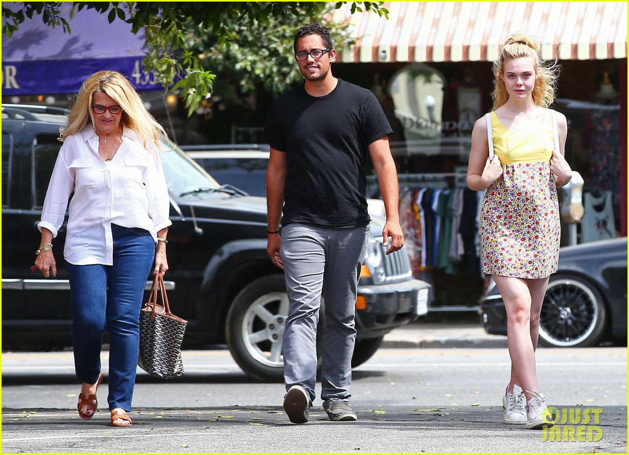 elle fanning looks pretty in florals10608mytext