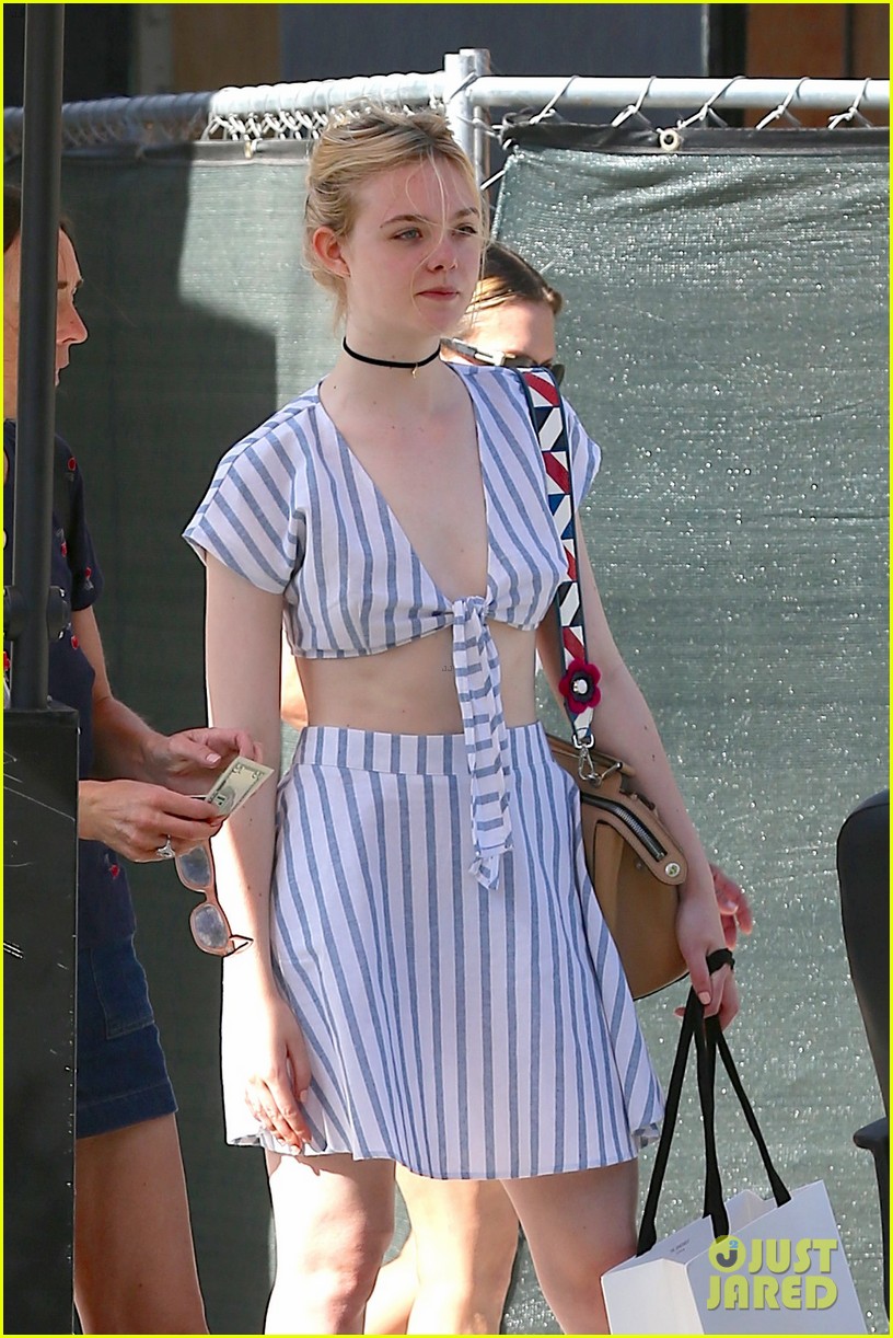 elle fanning heads to the hair salon for a weekend appointment 05