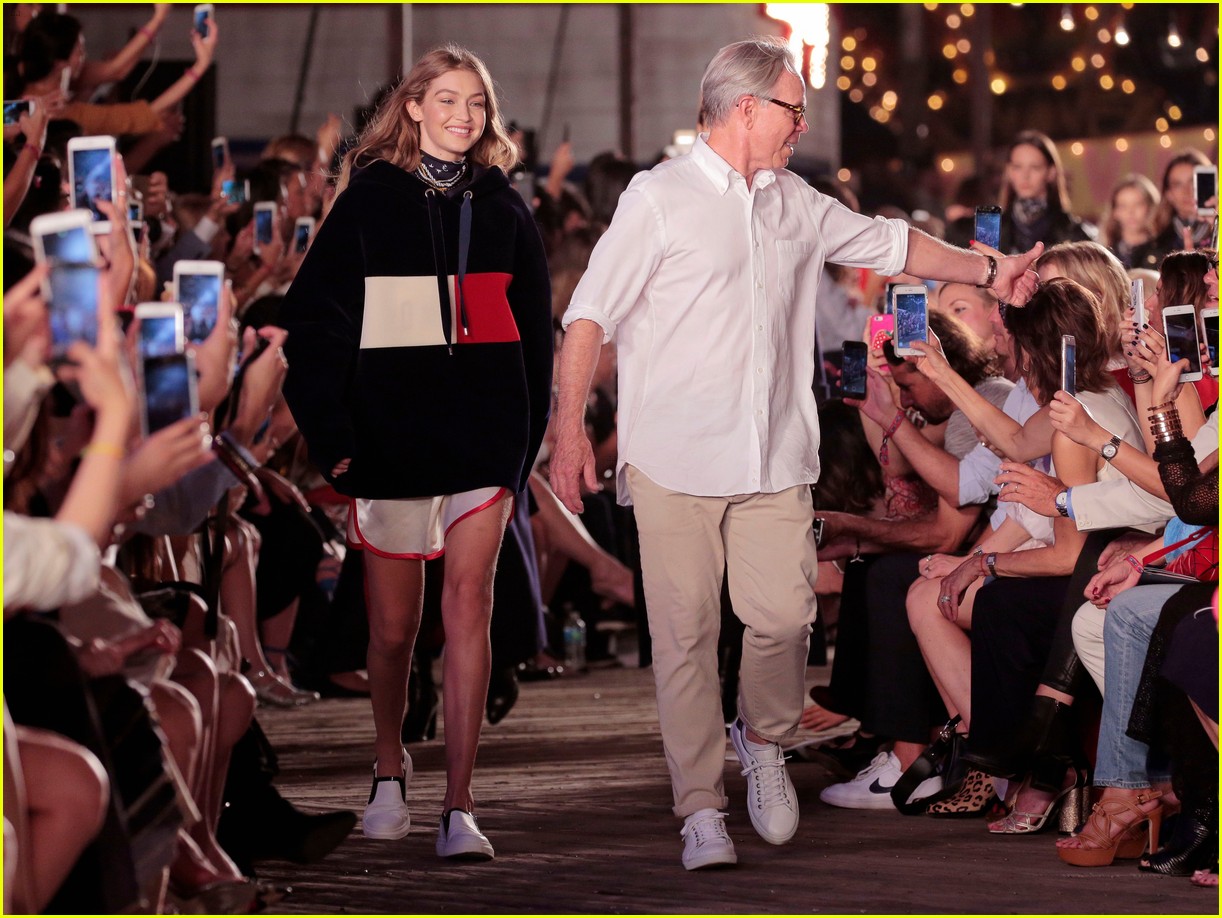 gigi hadid gets support from family at tommyxgigi show 14