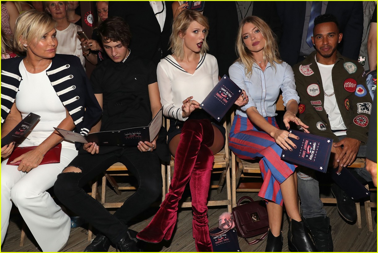 gigi hadid gets support from family at tommyxgigi show 21