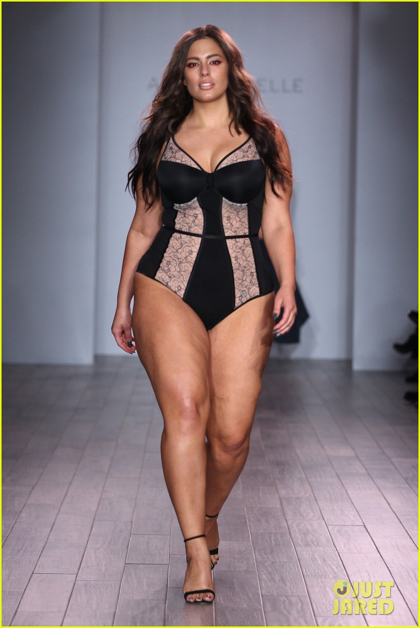 ash jordyn hit the runway in lingerie show during nyfw28402mytext