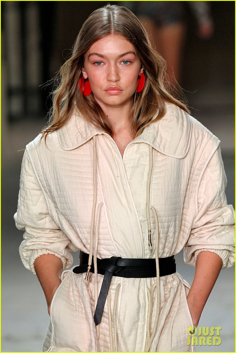 gigi hadid and doutzen kroes hit the runway for the isabel marant paris fashion show2 12