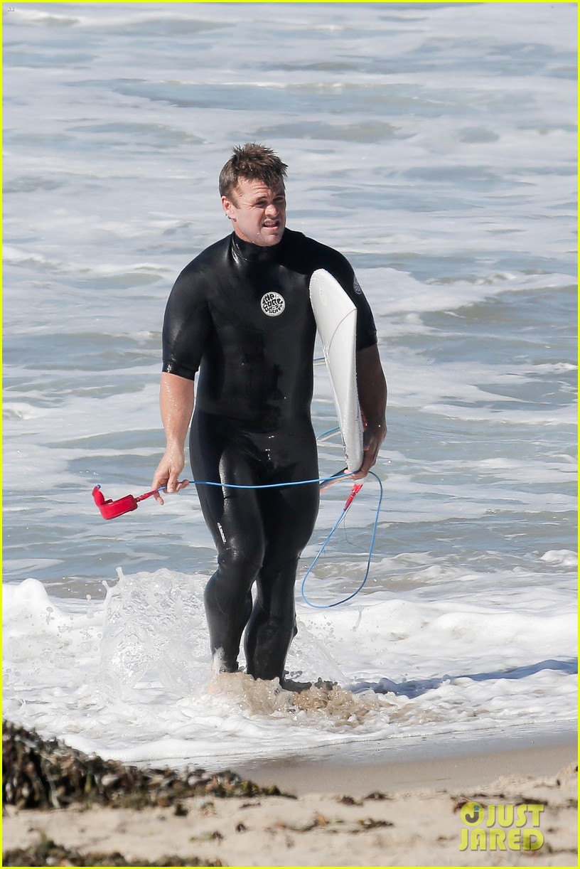 liam hemsworth goes for monday morning surf session with brother luke 05