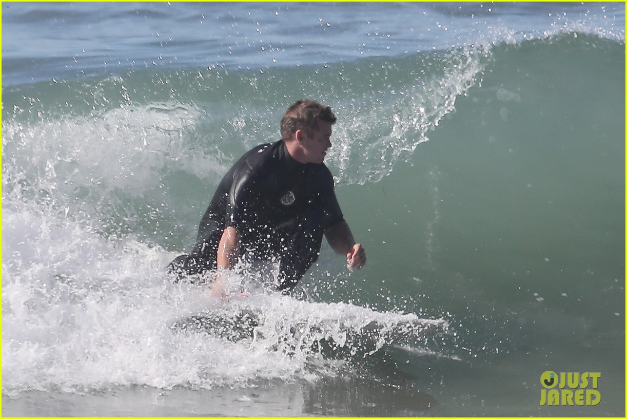liam hemsworth goes for monday morning surf session with brother luke 19