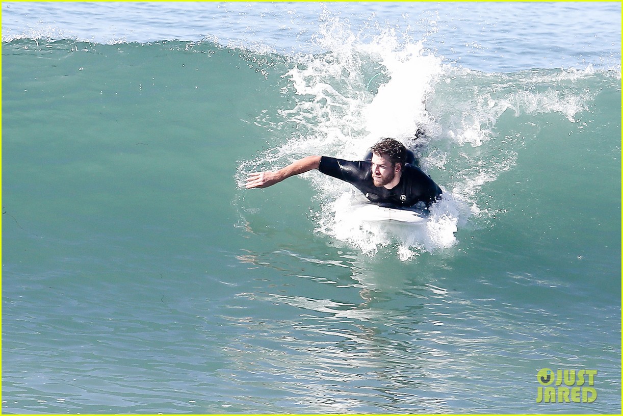 liam hemsworth goes for monday morning surf session with brother luke 28