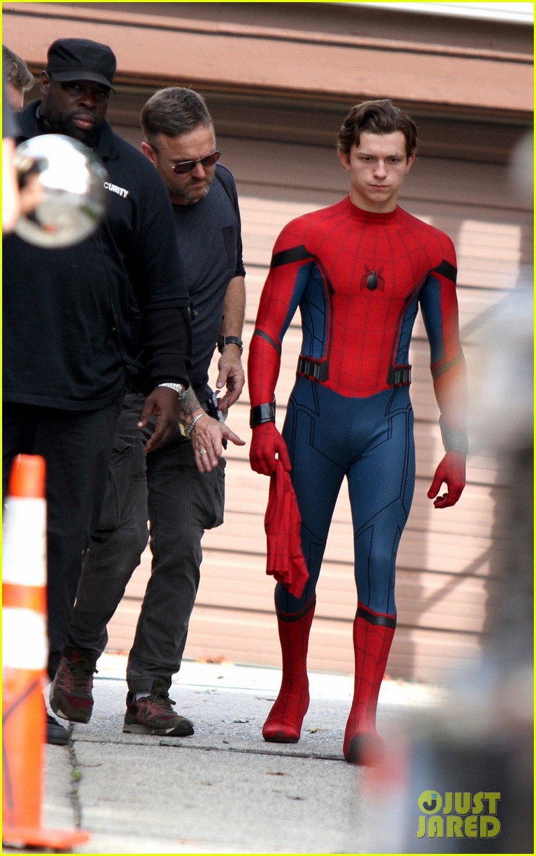 tom holland looks buff while filming spiderman in nyc00707mytext
