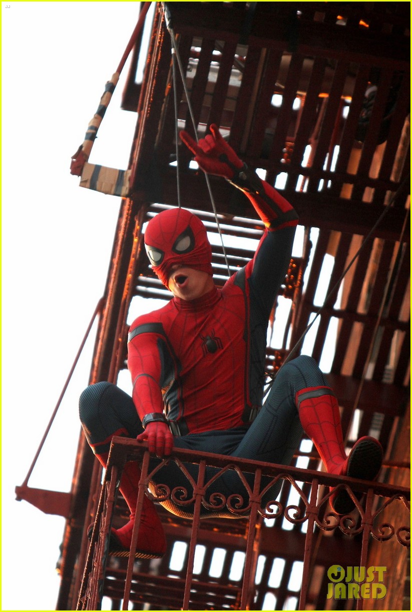 tom holland performs his own spider man stunts on nyc fire escape 07