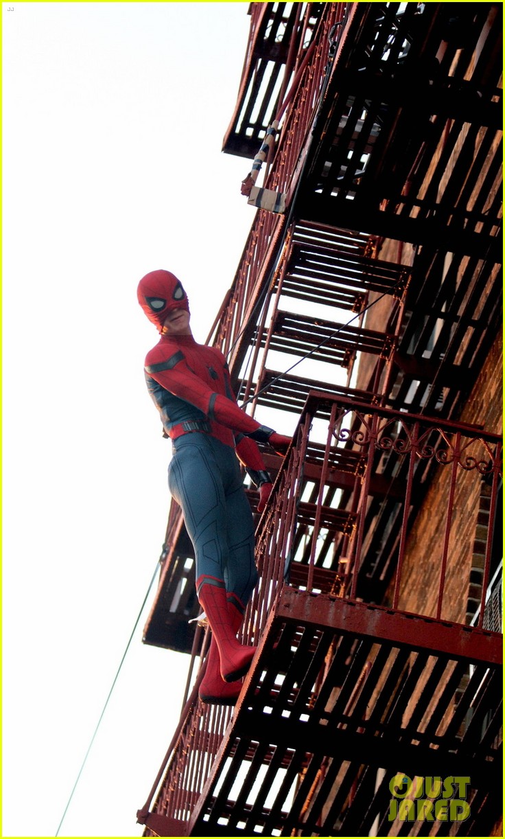 tom holland performs his own spider man stunts on nyc fire escape 08