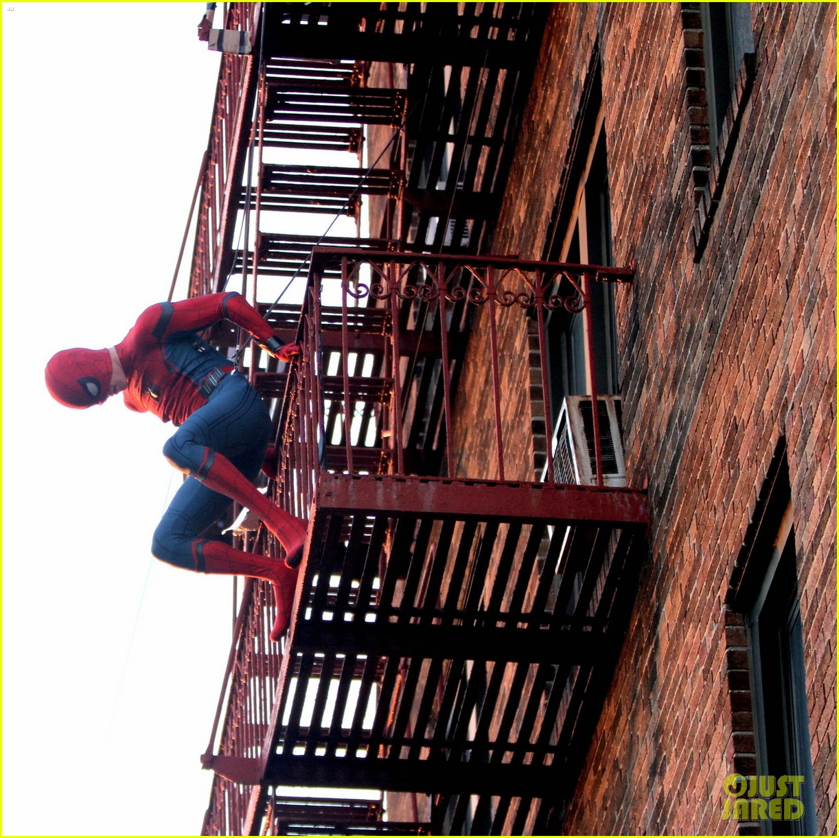 tom holland performs his own spider man stunts on nyc fire escape 09