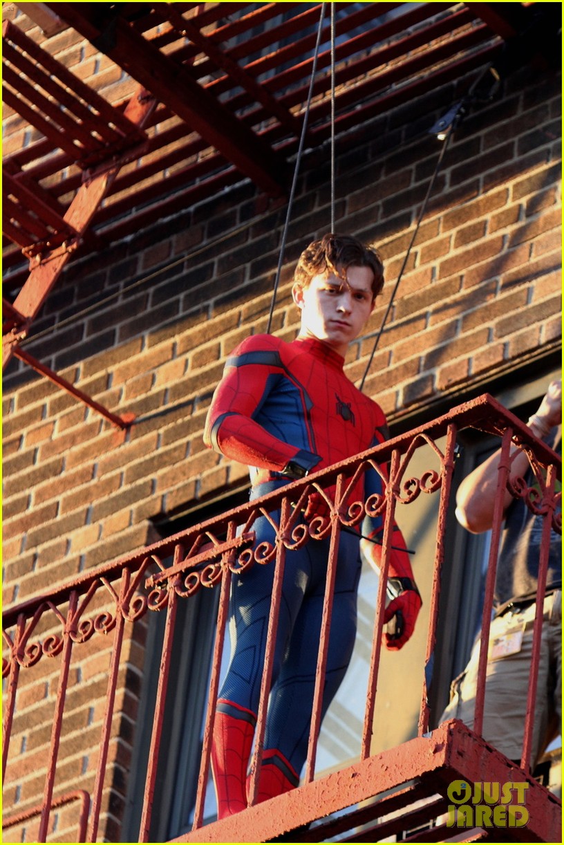 tom holland performs his own spider man stunts on nyc fire escape 10