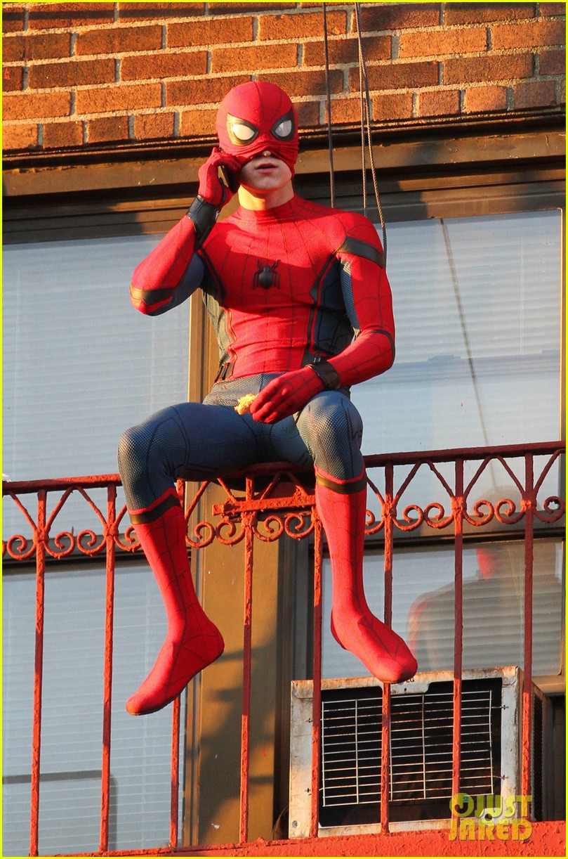tom holland performs his own spider man stunts on nyc fire escape 14