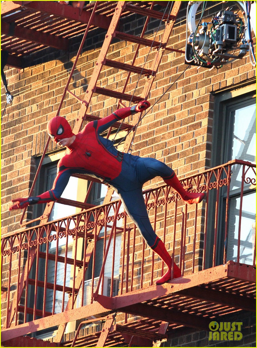 tom holland performs his own spider man stunts on nyc fire escape 19