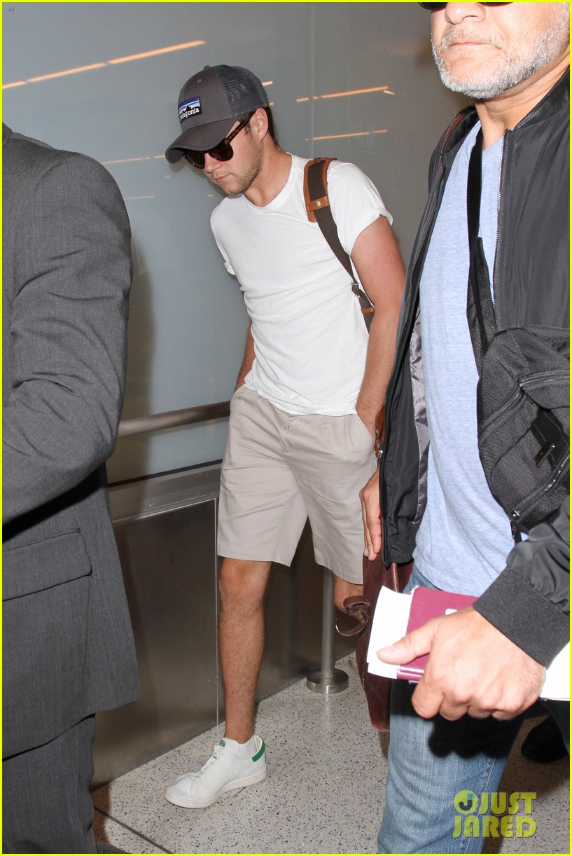 niall  horan jets off to goldf tournament in minnesota02812mytext