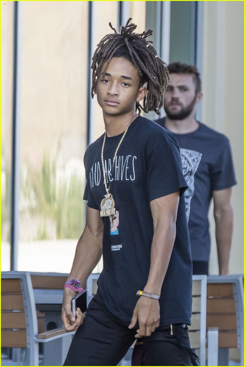 jaden smith shows some pda with girlfriend sarah snyder 07