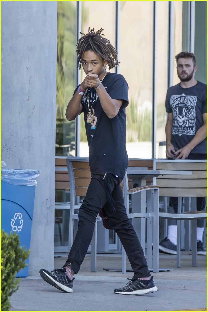 jaden smith shows some pda with girlfriend sarah snyder 08