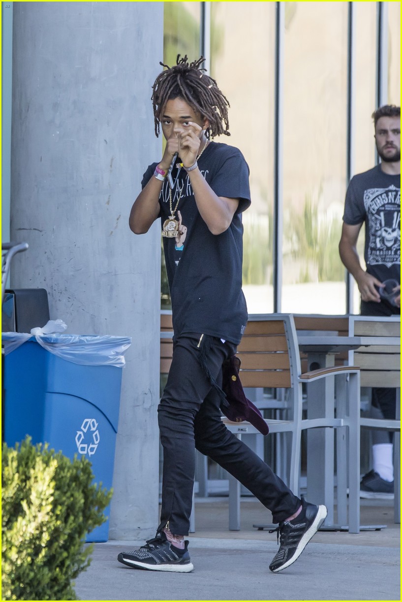 jaden smith shows some pda with girlfriend sarah snyder 09