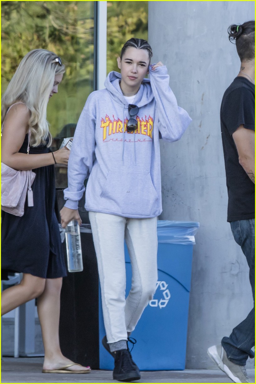 jaden smith shows some pda with girlfriend sarah snyder 10