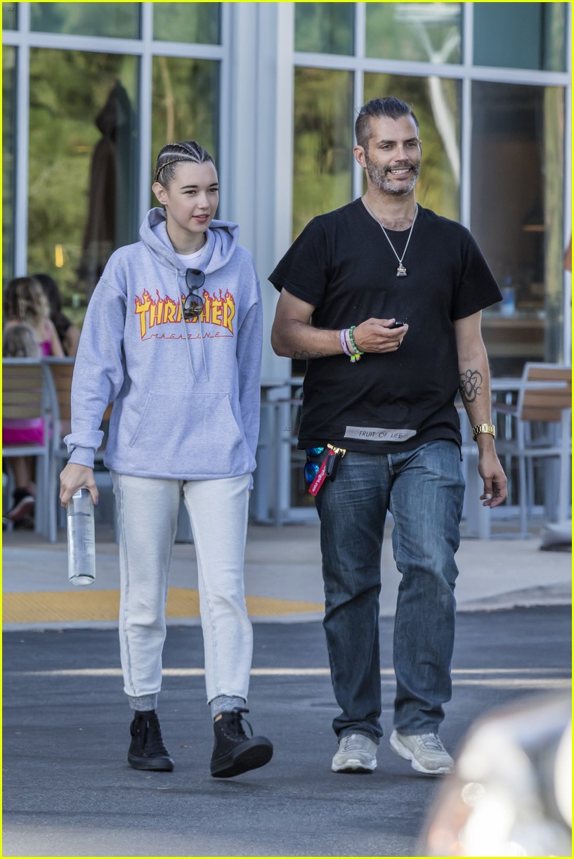 jaden smith shows some pda with girlfriend sarah snyder 14