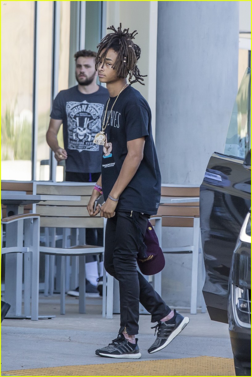 jaden smith shows some pda with girlfriend sarah snyder 16