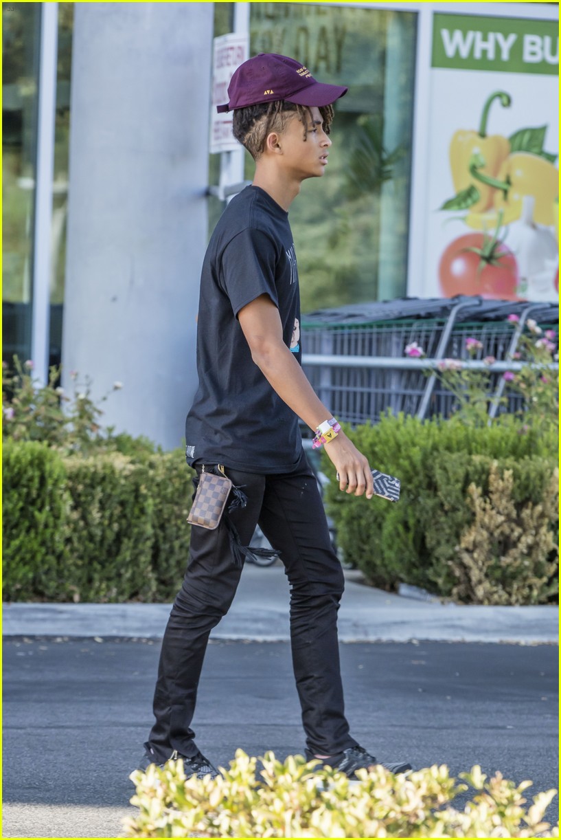 jaden smith shows some pda with girlfriend sarah snyder 21