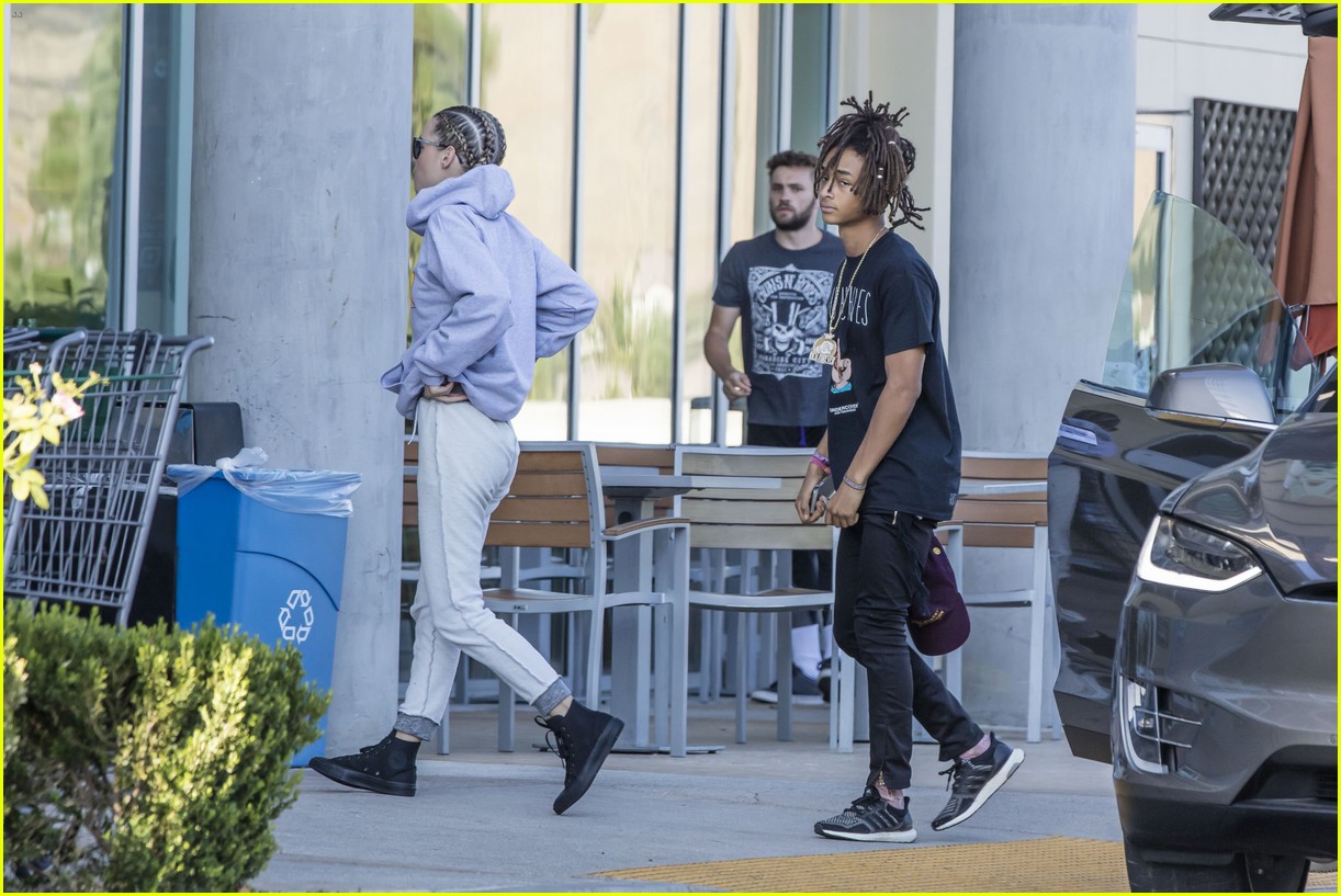 jaden smith shows some pda with girlfriend sarah snyder 30
