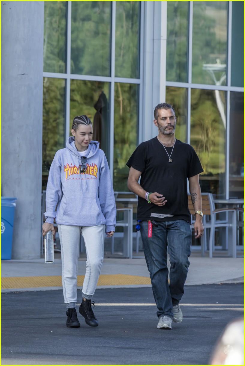 jaden smith shows some pda with girlfriend sarah snyder 31