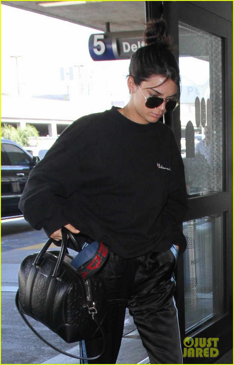 kendall jenner lax airport departure 03