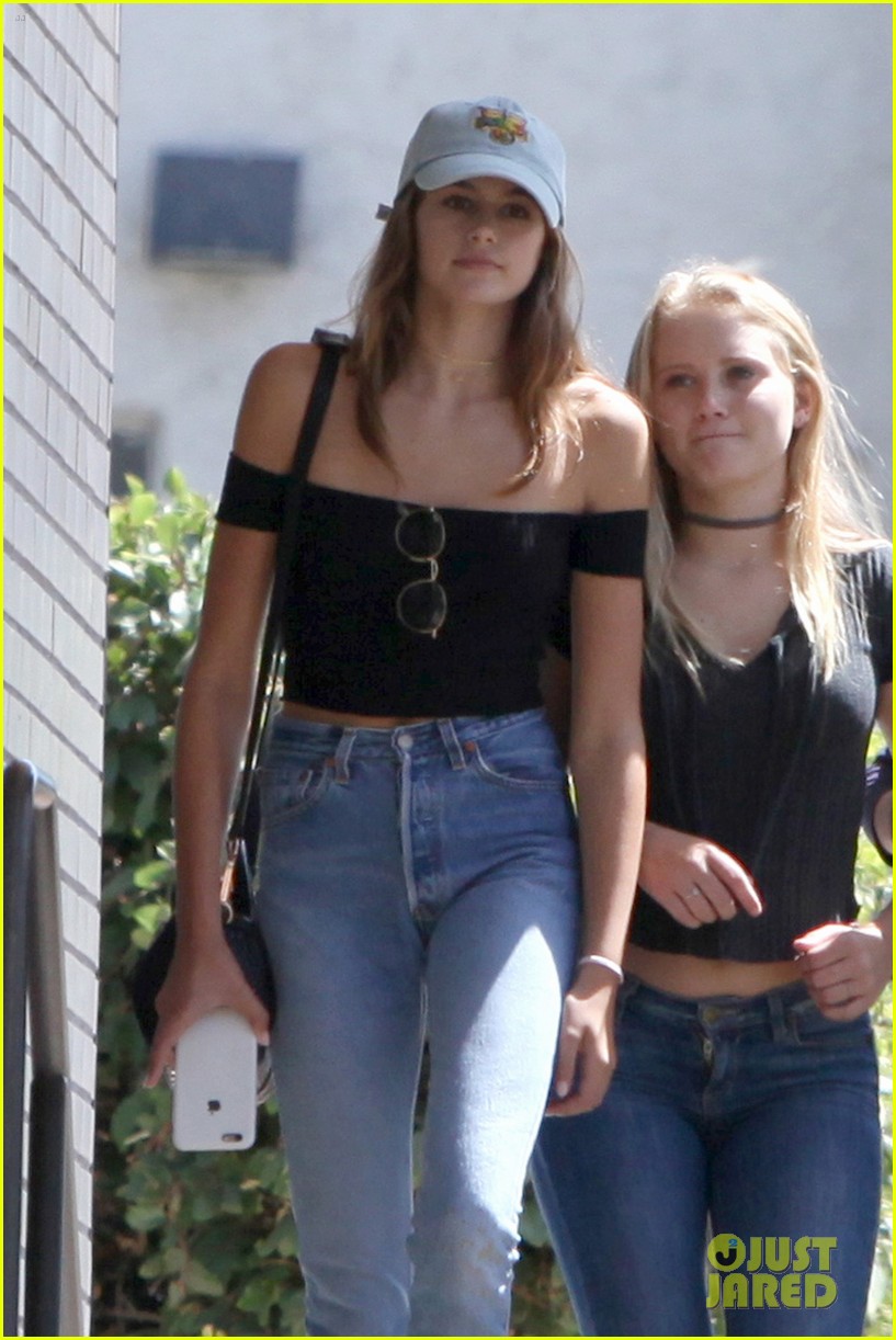 kaia gerber hangs with friends sister cities quote 04