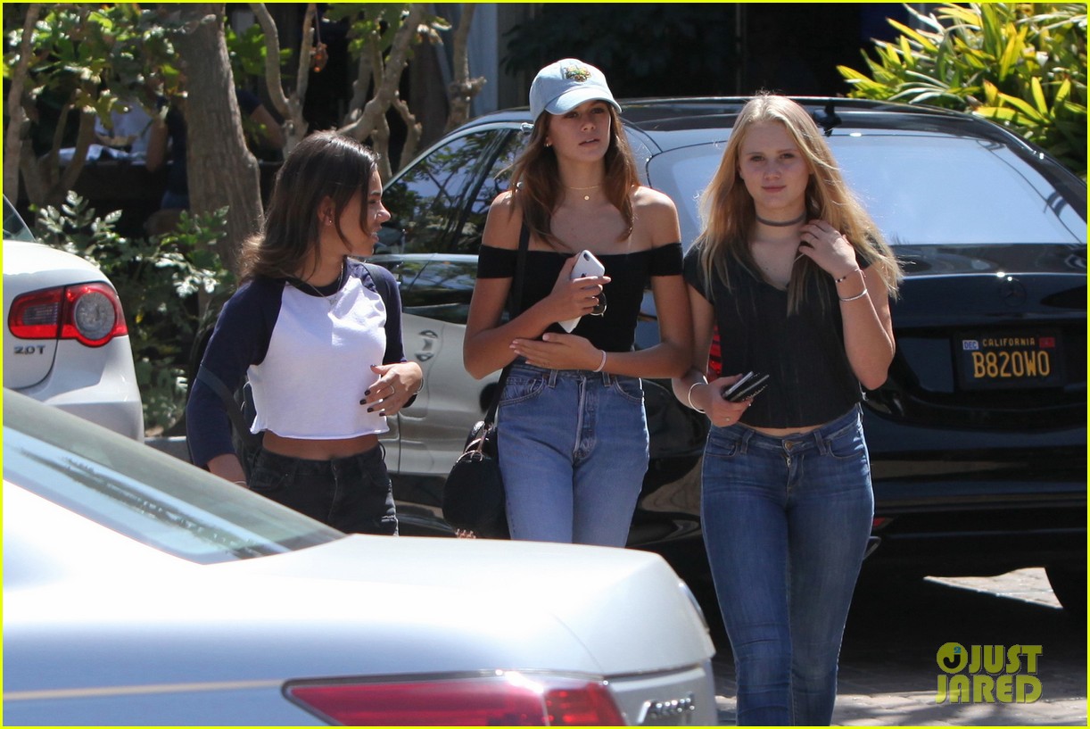 kaia gerber hangs with friends sister cities quote 06