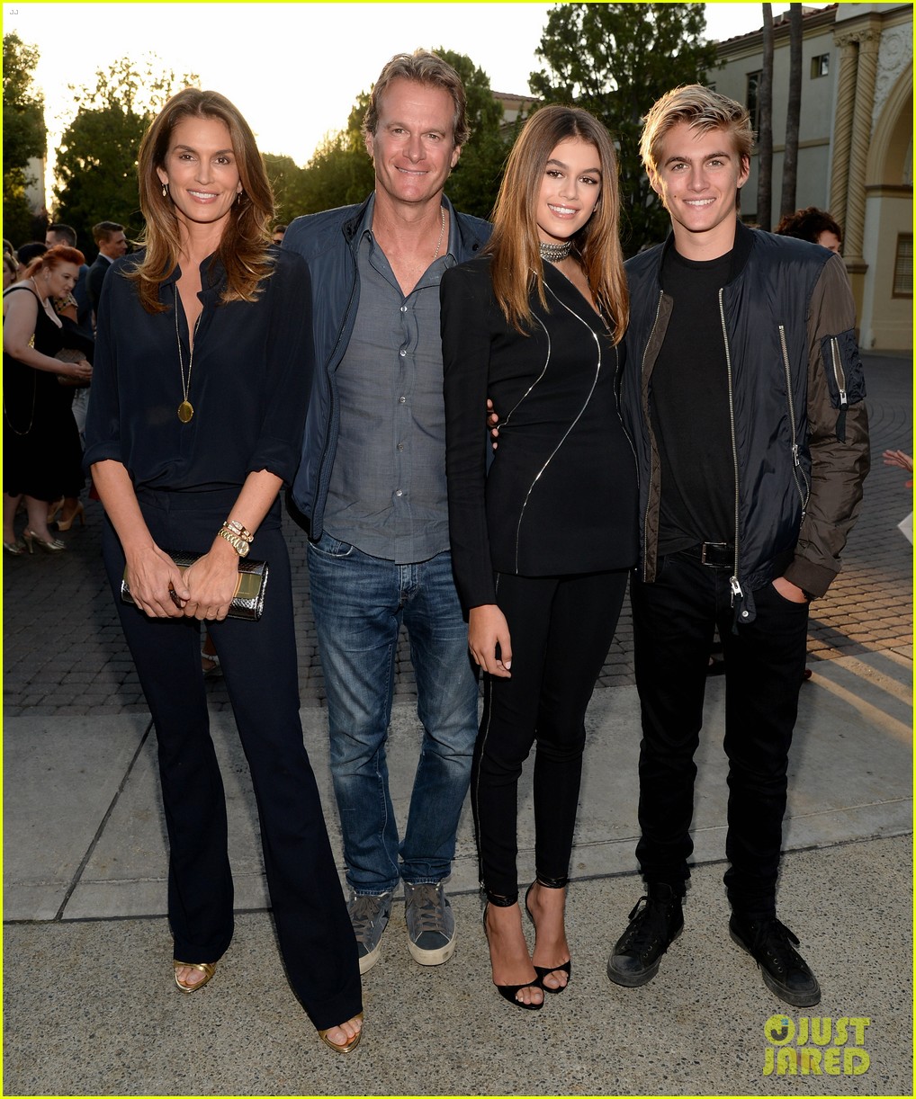 kaia gerber gets family support at sister cities premier202mytext