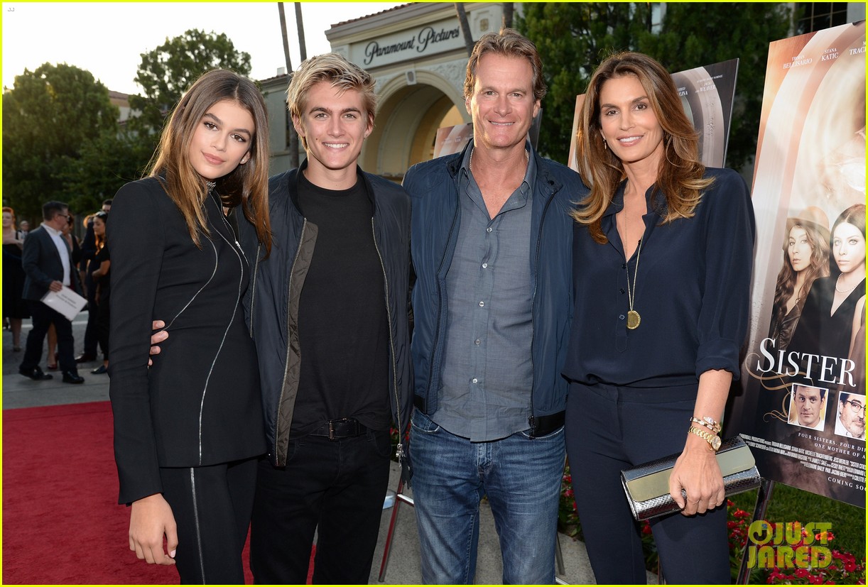 kaia gerber gets family support at sister cities premierter14mytext