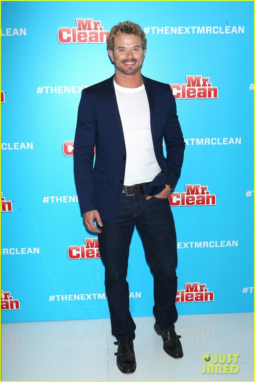 kellan lutz shows off his biceps while auditioning to be the next mr clean00408mytext