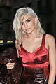 kylie jenner shows off new blonde hair 06