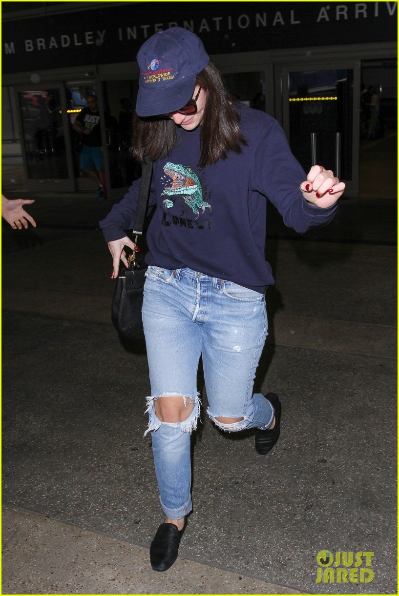 lorde lays low while arriving in la00916mytext