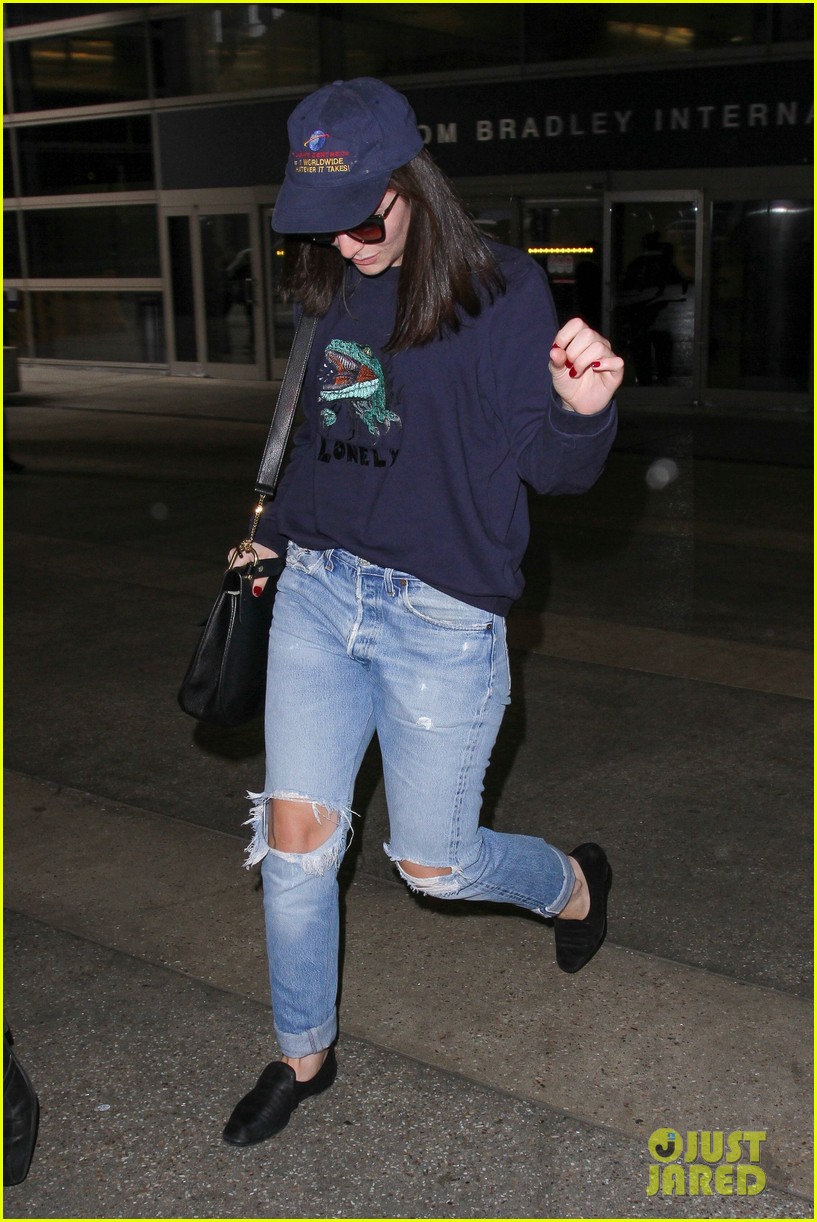 lorde lays low while arriving in la01118mytext