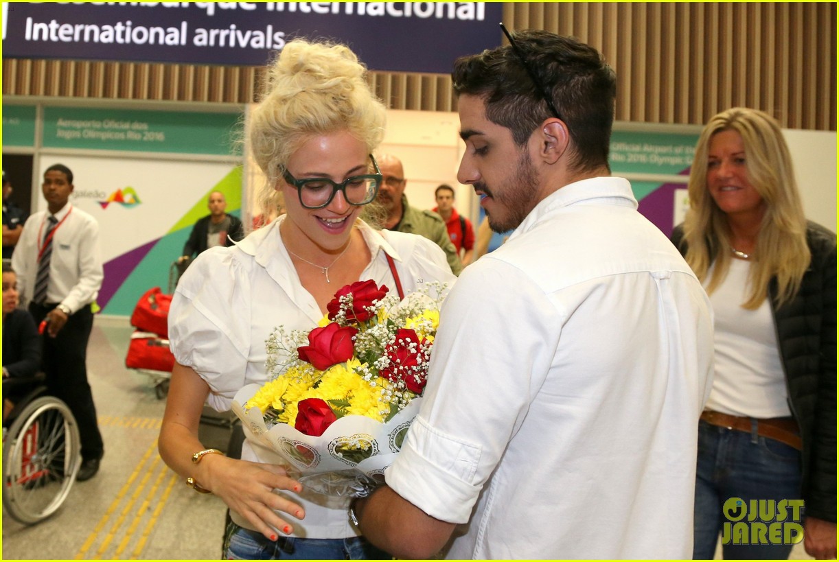 pixie lott almost cries with happiness at brazil airport 60