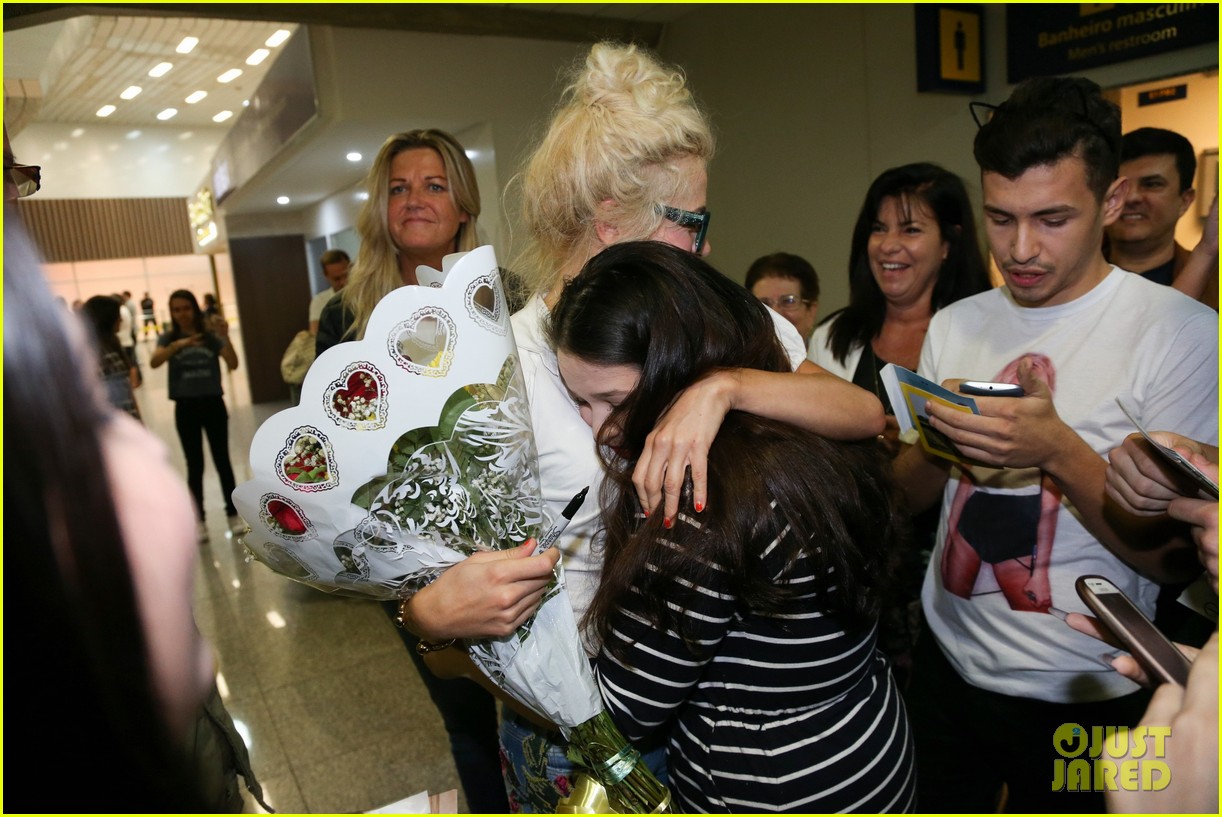 pixie lott almost cries with happiness at brazil airport 70