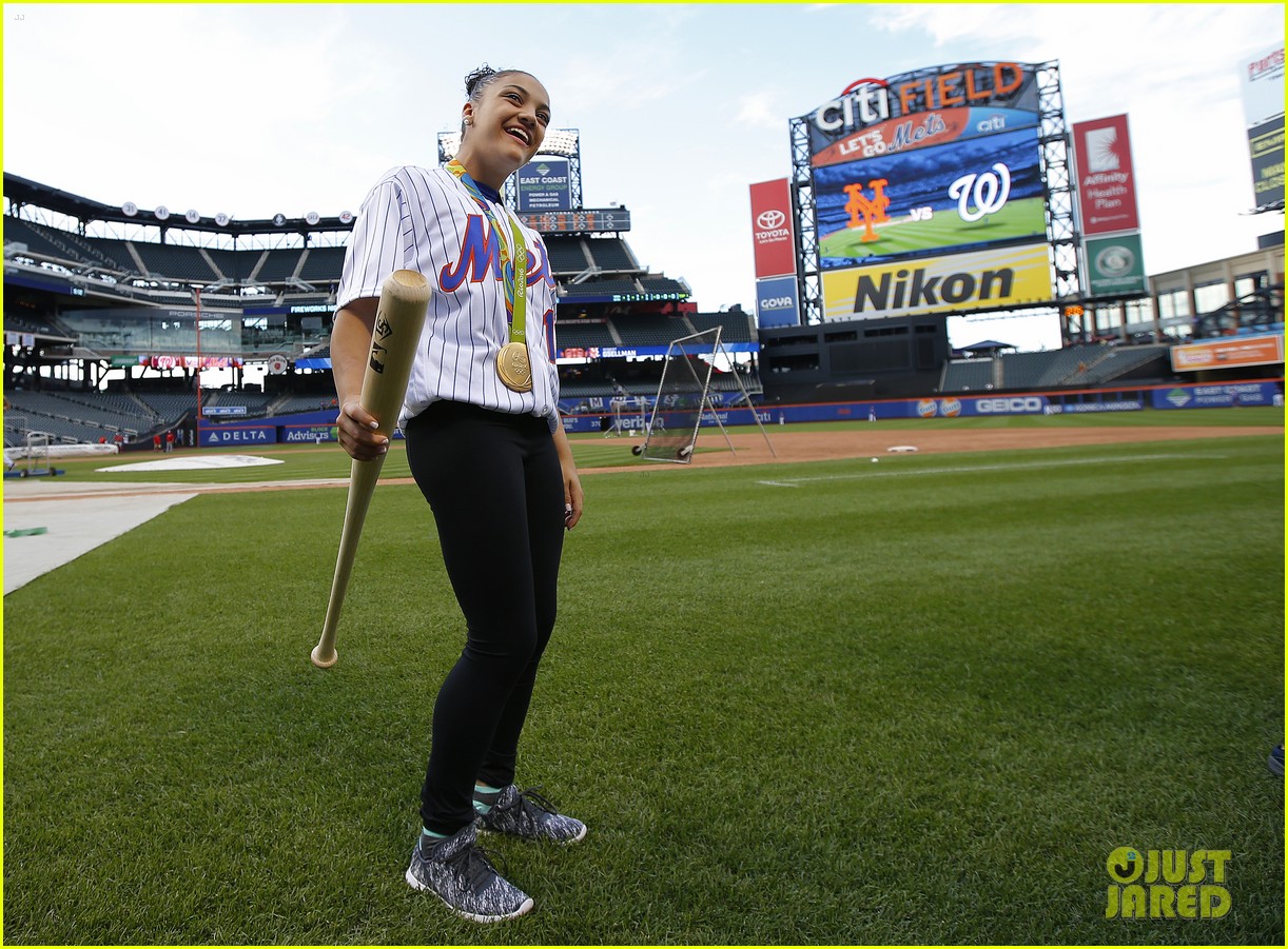 madison kocian laurie hernandez first pitches mlb 04