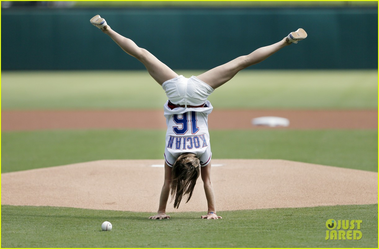 madison kocian laurie hernandez first pitches mlb 08