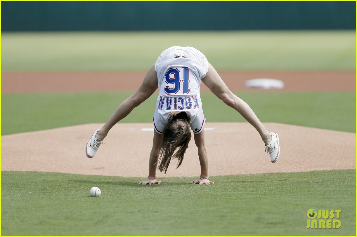 madison kocian laurie hernandez first pitches mlb 09
