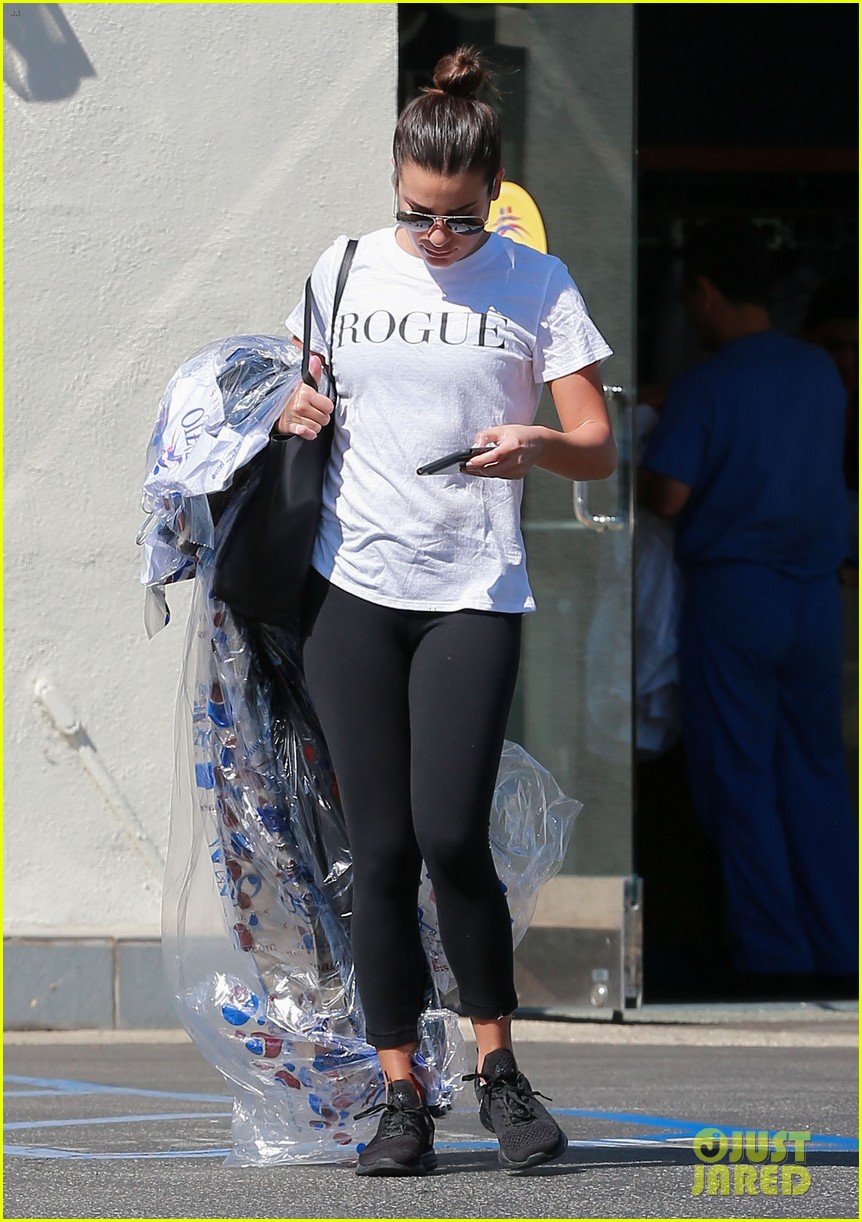 lea michele picks up her dry cleaning36607mytext