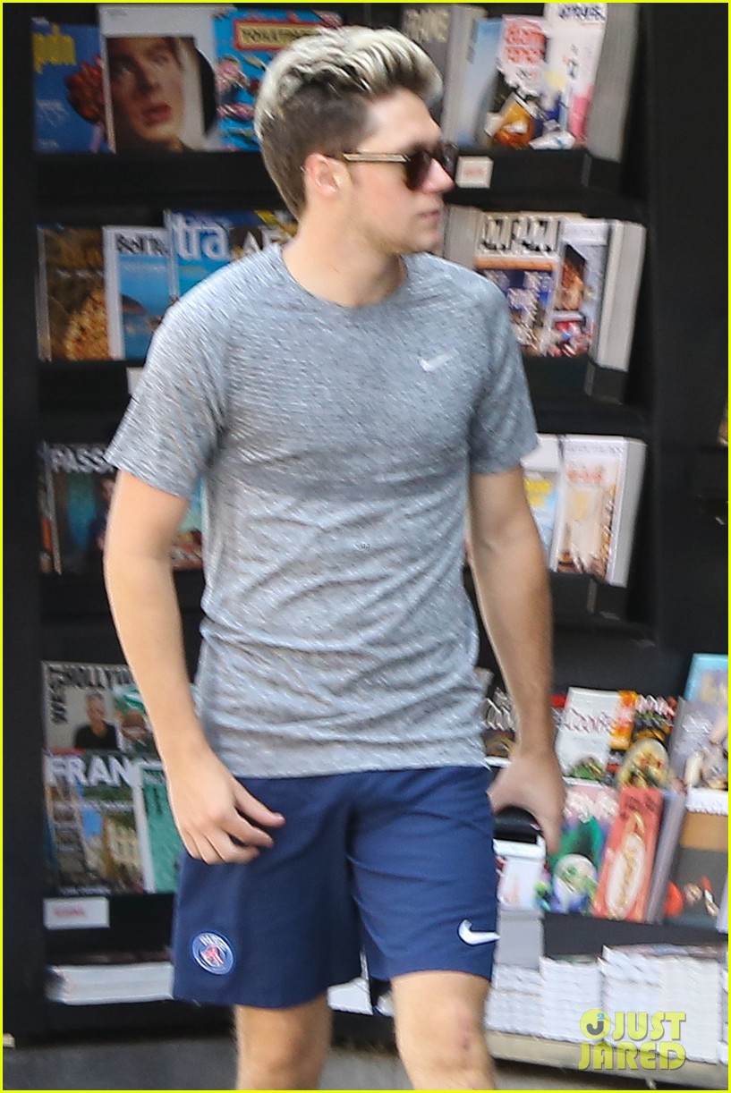 niall horan steps out after reportedly signing solo record01010mytext