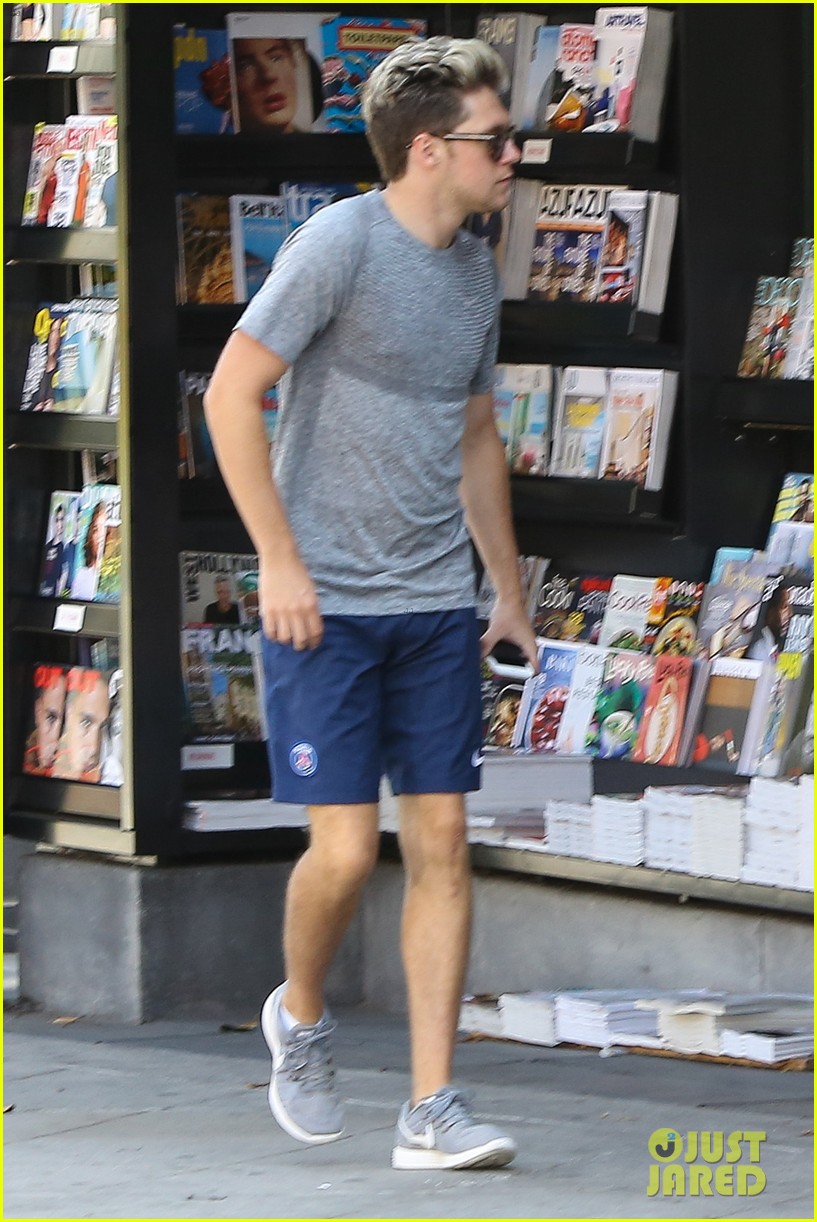 niall horan steps out after reportedly signing solo record01919mytext