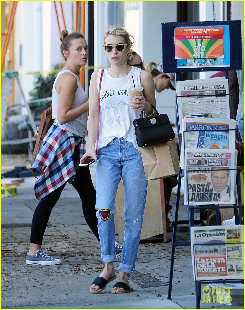 emma roberts gives her work wife lea michele some love 01