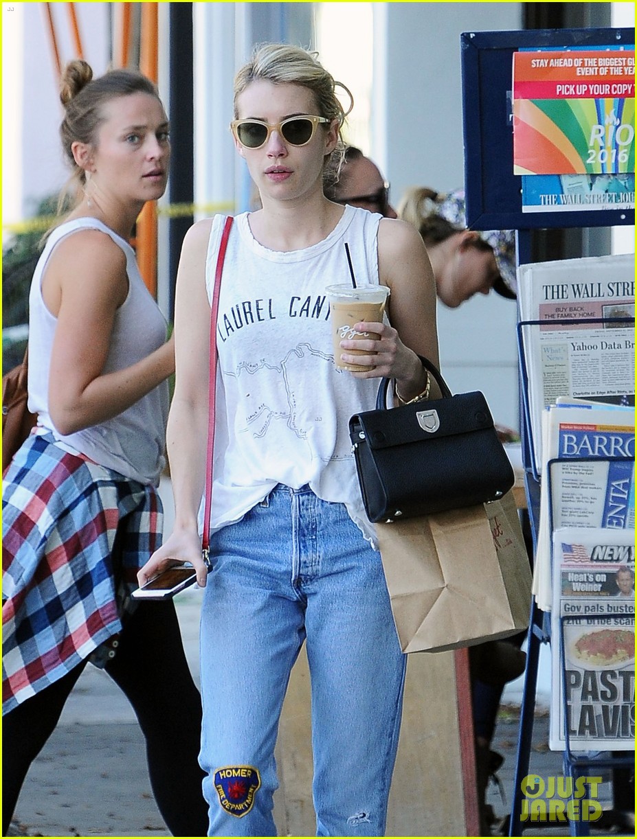 emma roberts gives her work wife lea michele some love 02