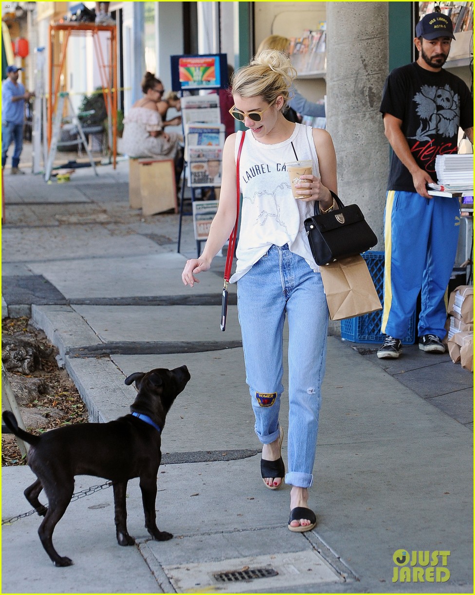 emma roberts gives her work wife lea michele some love 15