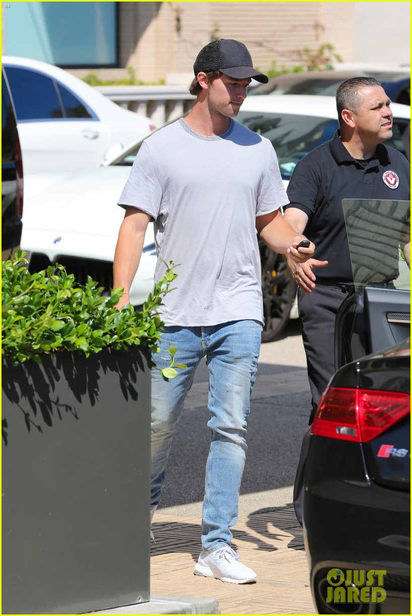 patrick schwarzenegger has some issues with his gps 04