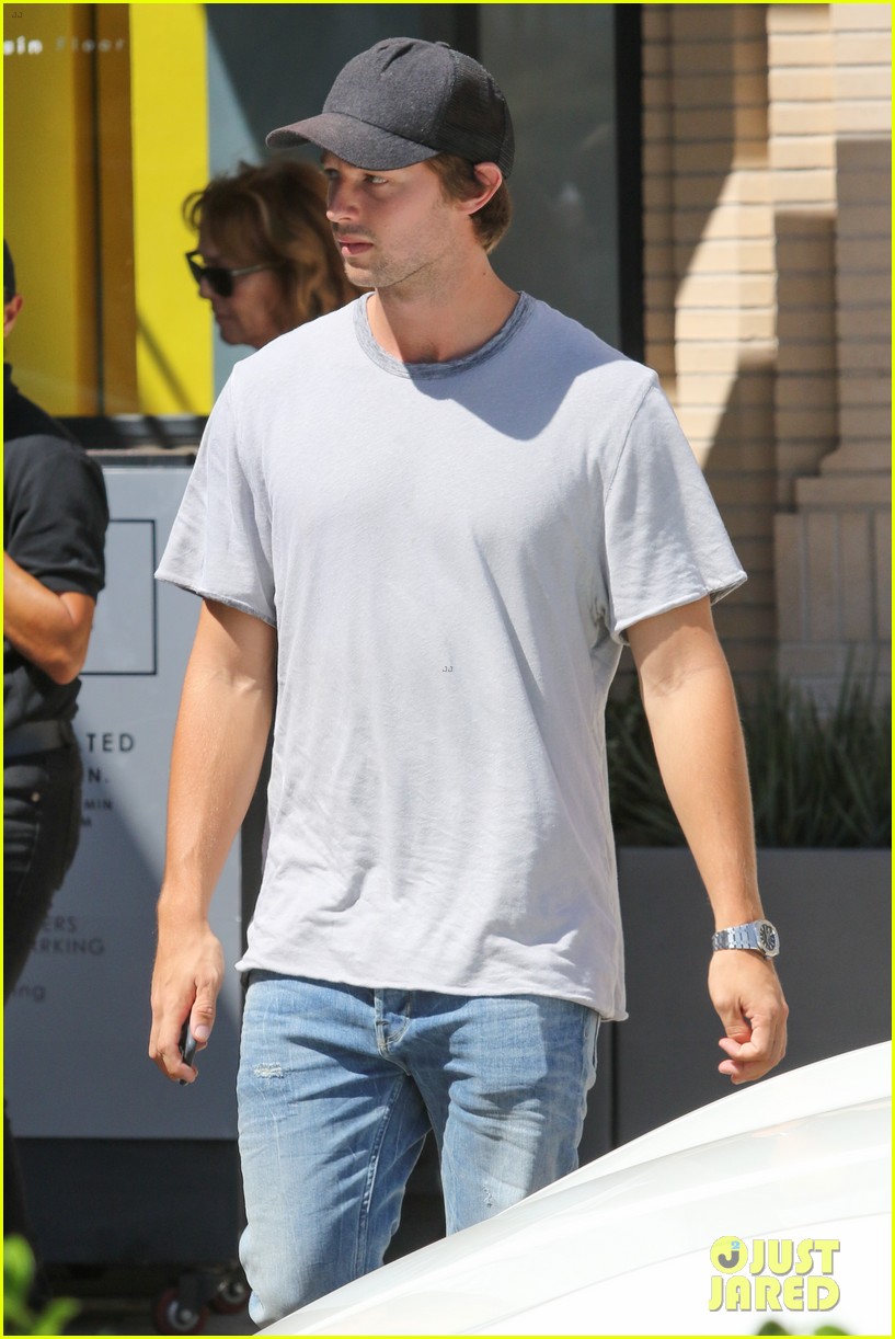 patrick schwarzenegger has some issues with his gps 11