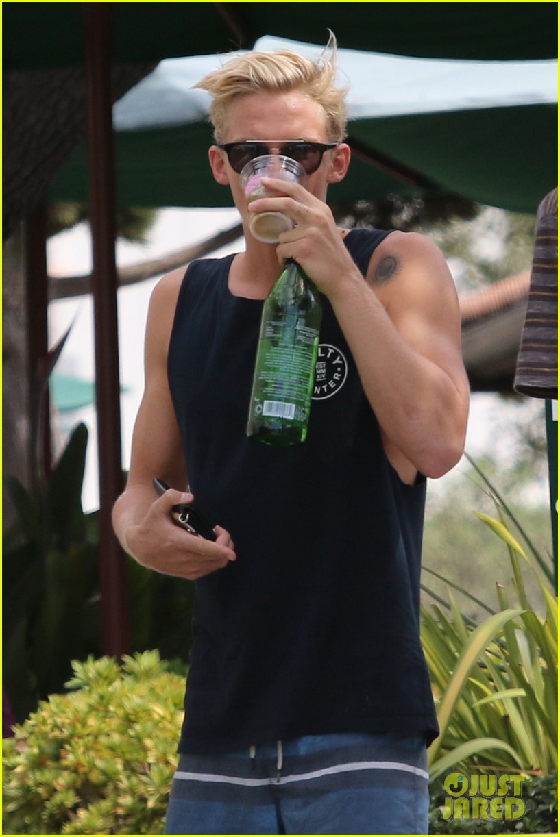 Cody Simpson Shows off Super Ripped Muscles in Malibu! | Photo 1032052 ...