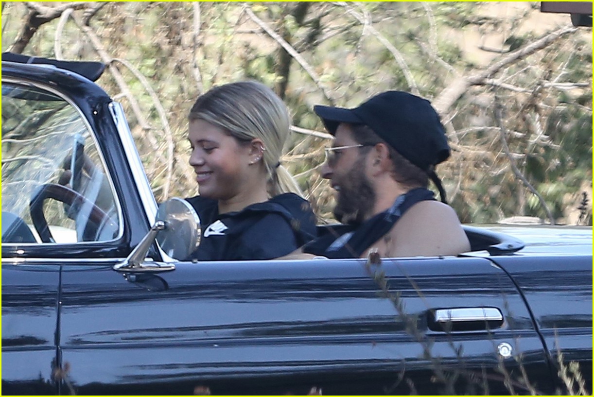 sofia richie dad lionel wants her to cover up 01